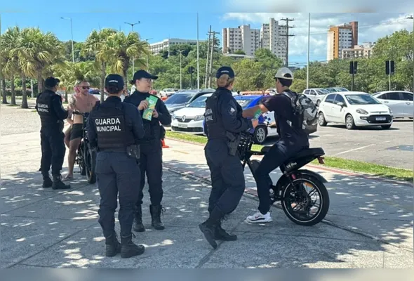 Guarda de Vitória realiza ações educativas sobre uso de bicicletas elétricas