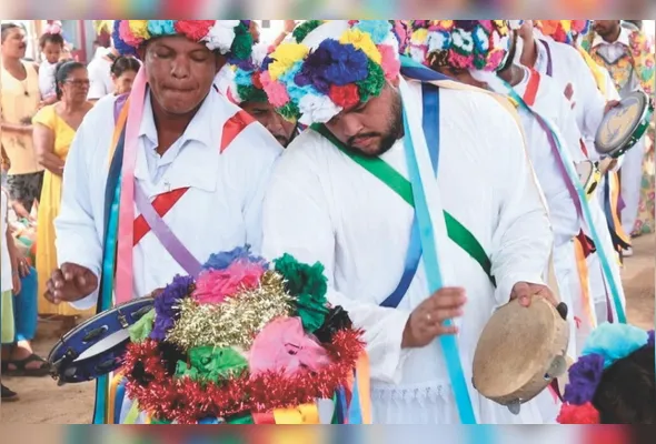Ticumbi é uma das manifestações folclóricas mostradas nos festejos