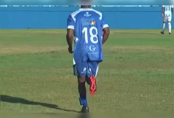 Yuri de Carvalho da Silva, atacante do Goytacaz, pode ser campeão usando tornozeleira eletrônica