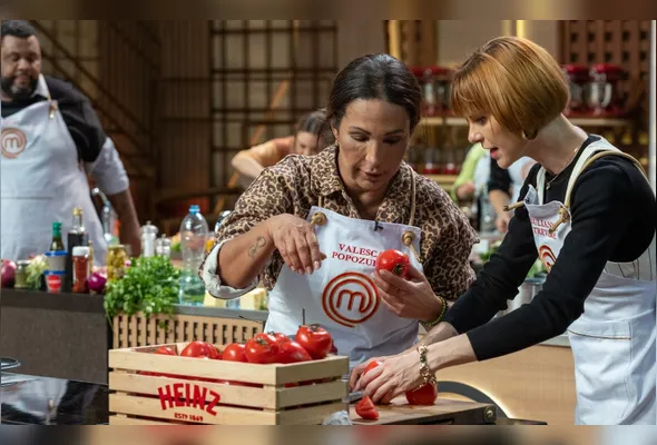 Valesca Popozuda e Julianne Trevisol preparam seus pratos