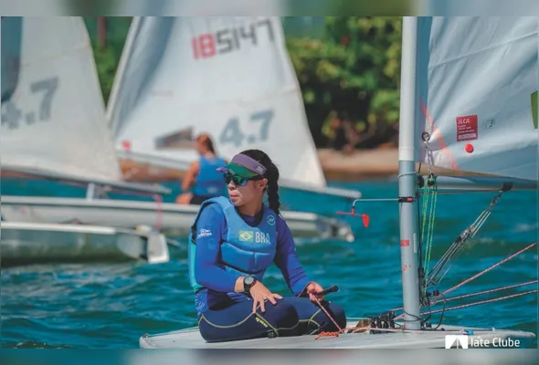 Lívia após se destacar na classe Optimist, atualmente compete na Laser