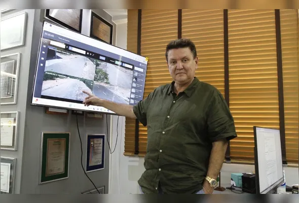 Euclério mostra exemplo de monitoramento por câmeras. Em casos de flagrante, há ainda o risco de detenção