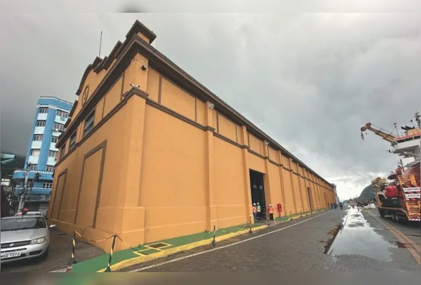 Armazém 3, onde passará a funcionar a nova escola. São mais de 5.072 metros quadrados de área construída