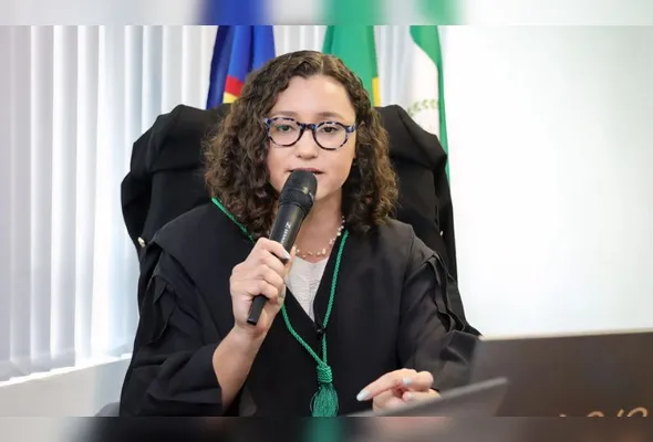 Da infância em ruínas à defesa das mulheres, a história de Débora revela o impacto de políticas públicas quando elas chegam antes do desabamento