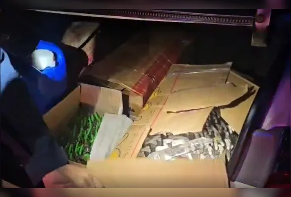 Imagem ilustrativa da imagem PRF prende motorista de aplicativo e passageira foragida com carga de lança-perfume