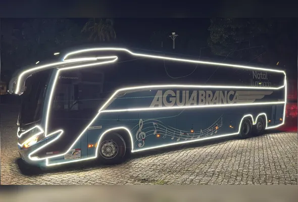 Ônibus iluminado da Águia Branca