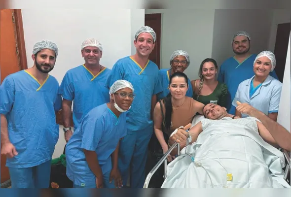 Equipe que participou da aplicação do medicamento polilaminina no  piloto  Luiz Fernando do Nascimento Mozer