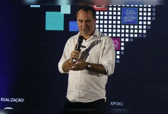 O prefeito Gedson defende soluções para distribuir o desenvolvimento