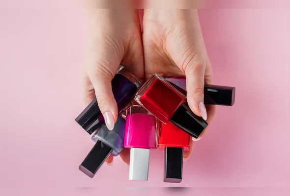 Saiba como identificar se seu esmalte em gel contém substâncias proibidas pela Anvisa