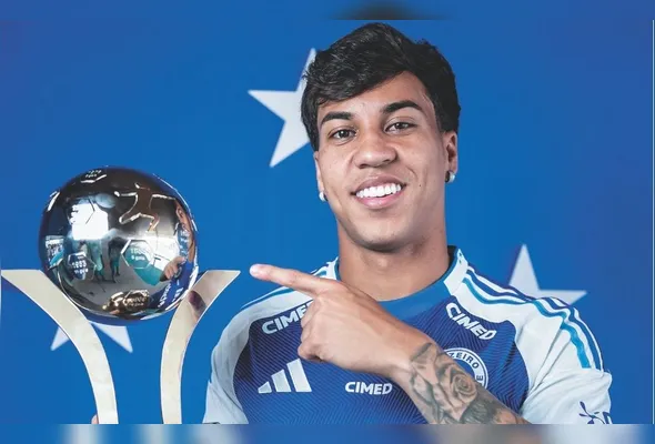 Kaio Jorge recebeu o troféu Bola de Prata de artilheiro do Brasileirão e também foi premiado pela CBF
