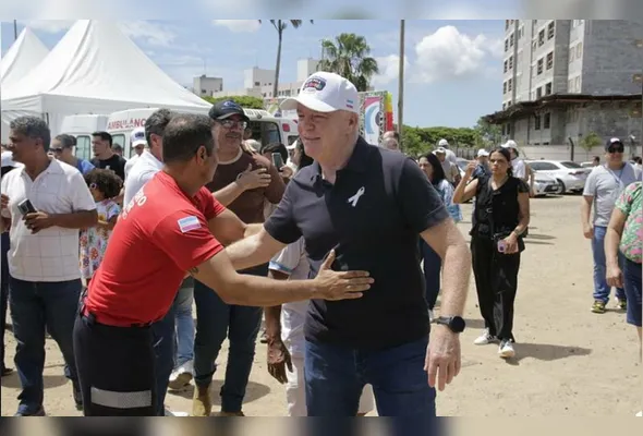 O governador Renato Casagrande conversou com participantes do evento Estado Presente em Defesa da Vida