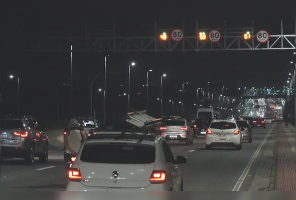Fluxo de veículos em rodovia do ES; velocidade e atenção redobrada são essenciais no período de férias