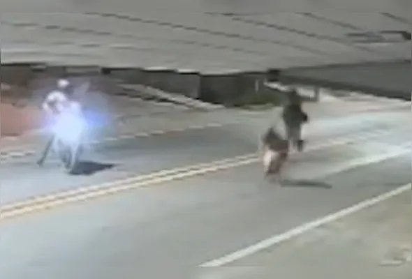 Imagem ilustrativa da imagem VÍDEO | Jovem é morto a tiros enquanto caminhava na rua no Noroeste do ES