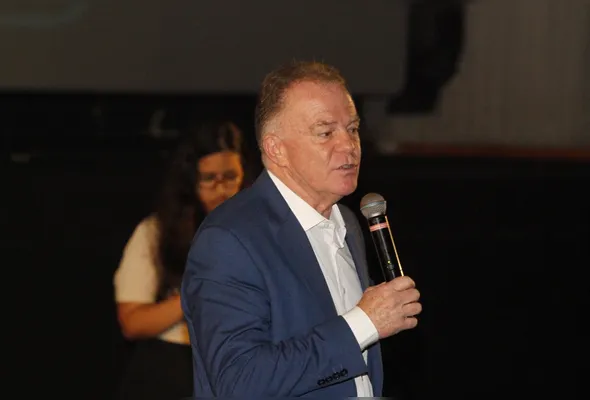 Renato Casagrande durante evento da Assevila