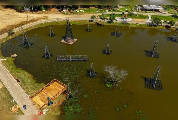 Deck sobre lago permitirá fotos das árvores de Natal flutuantes em Cariacica