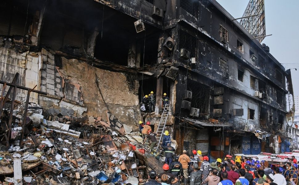 Incêndio em shopping no Paquistão mata ao menos 21; dezenas estão desaparecidos