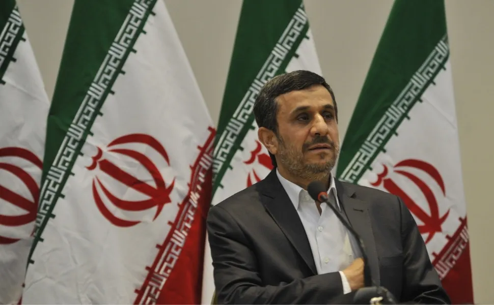 Bombardeio mata Mahmoud Ahmadinejad, ex-presidente do Irã, diz mídia estatal