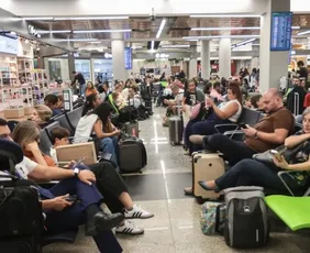 Imagem ilustrativa da imagem Empresas aéreas dizem prestar apoio a passageiros afetados por falha em SP