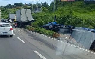 Imagem ilustrativa da imagem Acidente entre duas carretas complica trânsito na Rodovia do Contorno, em Cariacica