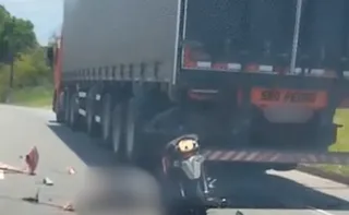 Imagem ilustrativa da imagem Acidente envolvendo caminhão e motocicleta deixa uma pessoa morta na Serra