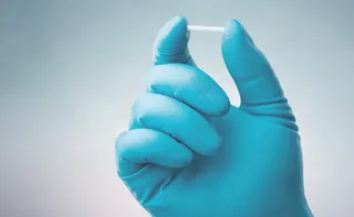 Imagem ilustrativa da imagem Alerta na saúde: proibido chip hormonal em farmácias de manipulação