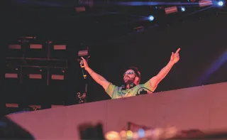 Imagem ilustrativa da imagem Alok comanda agito no Recife com luzes e fogos