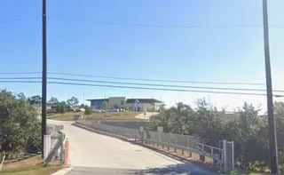 Imagem ilustrativa da imagem Aluno de 15 anos atira em professora e é achado morto em escola nos EUA