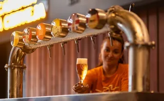 Imagem ilustrativa da imagem Ambev abre 6 mil bolsas para mulheres no curso Cervejeira Sou Eu