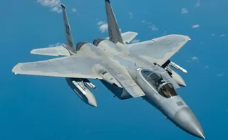Imagem ilustrativa da imagem Após ultimato de Trump, Irã diz ter atingido caça F-15 que sobrevoava Ormuz