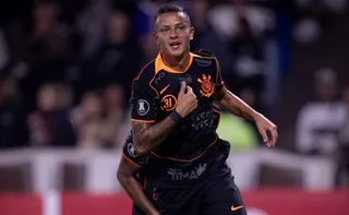 Imagem ilustrativa da imagem Aposta de Diniz abre placar, e Corinthians vence na estreia da Libertadores