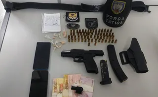 Imagem ilustrativa da imagem Arma, munições e drogas são apreendidas em Viana