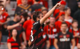 Imagem ilustrativa da imagem Athletico supera o Coritiba no Brasileirão e encerra jejum no clássico paranaense