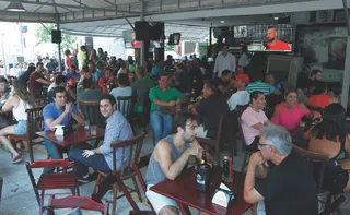 Imagem ilustrativa da imagem Bares e restaurantes do ES preveem a contratação de 10 mil pessoas para o Carnaval