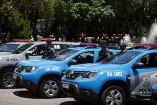 Imagem ilustrativa da imagem Bomba deixada dentro de bolsa em ponto de ônibus explode e deixa 8 feridos no Rio