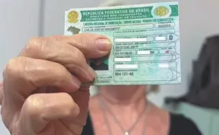 Imagem ilustrativa da imagem Brasileiros deixaram de gastar R$ 499 milhões com nova carteira de motorista