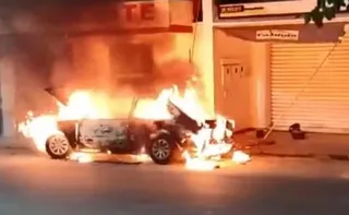 Imagem ilustrativa da imagem Briga no trânsito termina com carro incendiado e três detidos em Guaçuí