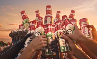 Imagem ilustrativa da imagem Budweiser lança garrafas colecionáveis e celebra 40 anos com a Copa