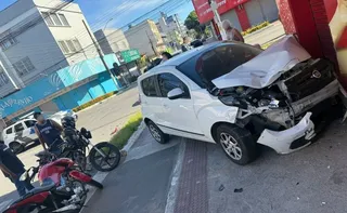 Imagem ilustrativa da imagem Carro e motocicleta se envolvem em acidente no Centro de Vila Velha