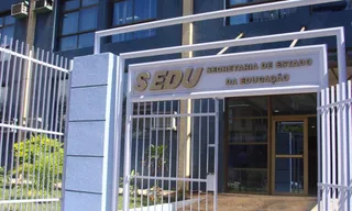 Imagem ilustrativa da imagem Casagrande anuncia aumento de 5,4% no salário dos profissionais do magistério