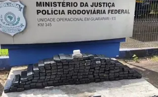 Imagem ilustrativa da imagem Casal é flagrado transportando mais de 100kg de maconha na BR-101 no ES