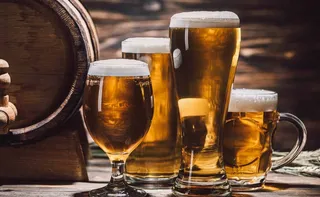 Imagem ilustrativa da imagem Cervejarias lançam novos sabores e versões zero álcool contra queda de consumo