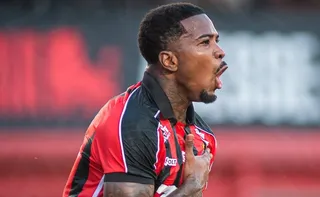 Imagem ilustrativa da imagem Com um a mais, Vitória ganha de um apático São Paulo em Salvador