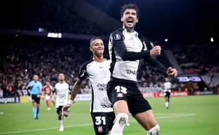 Imagem ilustrativa da imagem Corinthians decide pelo alto, vence o Santa Fé e dispara na Libertadores