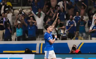 Imagem ilustrativa da imagem Cruzeiro domina o Vitória na estreia de Artur Jorge e desencanta no Brasileirão