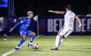 Imagem ilustrativa da imagem Cruzeiro marca no último lance e alivia a pressão