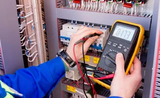 Imagem ilustrativa da imagem EDP abre 16 vagas para curso gratuito de eletricista na Serra