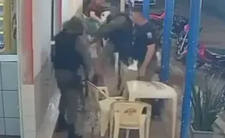 Imagem ilustrativa da imagem Empresário é agredido por PMs após ser confundido em restaurante no PI