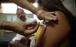 Imagem ilustrativa da imagem Empresas deverão orientar trabalhadores sobre vacina e exames de câncer; entenda