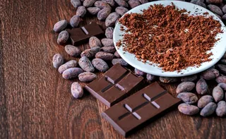 Imagem ilustrativa da imagem Entenda o projeto que muda embalagem do chocolate e quer fim do 'meio amargo fake'