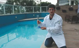 Imagem ilustrativa da imagem Especialistas explicam os riscos de produtos para limpeza de piscinas